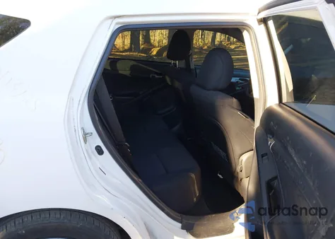 2013 Toyota Matrix S z USA, uszkodzony, nr VIN 2T1KE4EE1DC051430